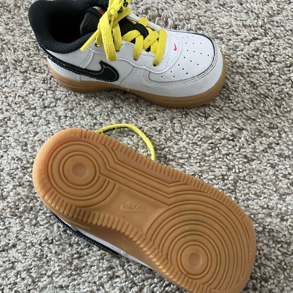 Af1 - Picture 2 of 3